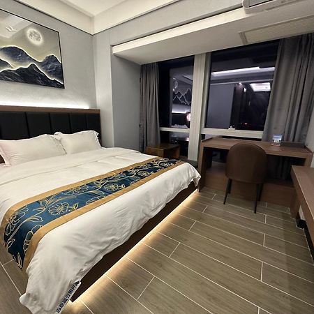 Ht Legend Hotel Changgang Metro Station Exit F -Direct To Canton Fair ภายนอก รูปภาพ