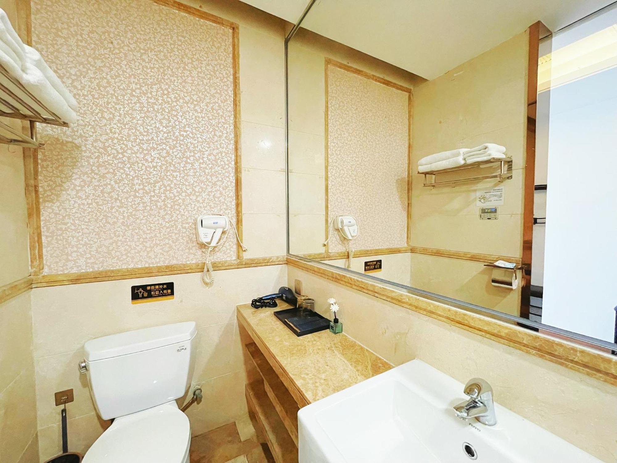 Ht Legend Hotel Changgang Metro Station Exit F -Direct To Canton Fair ภายนอก รูปภาพ