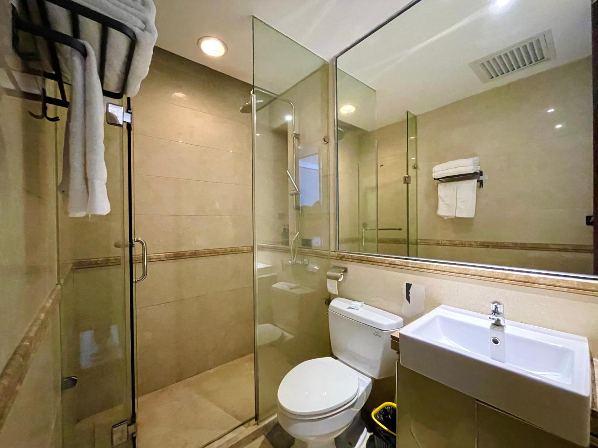 Ht Legend Hotel Changgang Metro Station Exit F -Direct To Canton Fair ภายนอก รูปภาพ